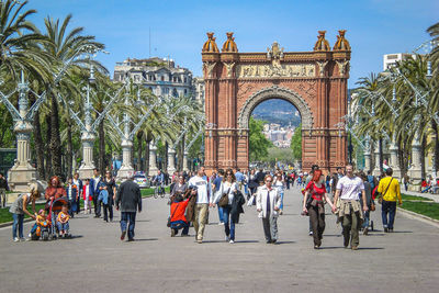 Group of people in front of arc de triomf, barcelona 