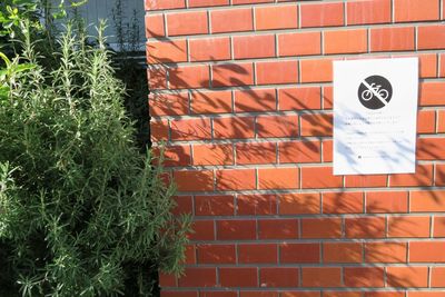 Road sign against brick wall