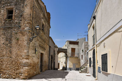 A narrow street among the old houses of irsina in basilicata, region in southern italy.