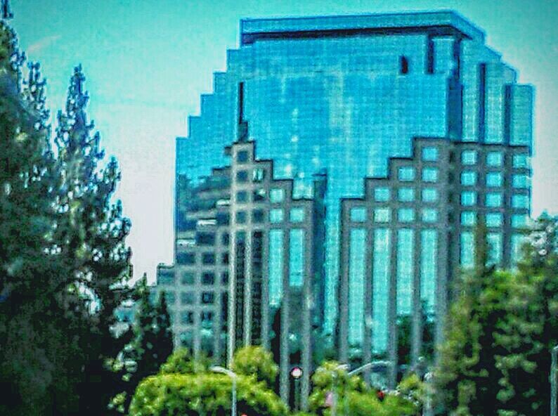 LOW ANGLE VIEW OF MODERN BUILDING AGAINST SKY