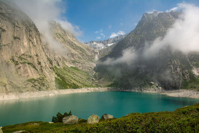 Panoramic view of lake and mountains against sky