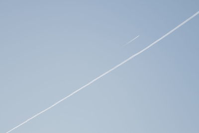 Vapor trail against clear blue sky