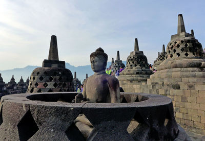 Statue of historic building against sky