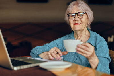 Senior woman sitting in cafe