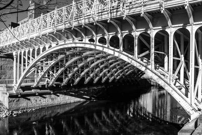 Full frame shot of bridge over water