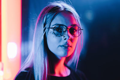 Close-up portrait of young woman wearing eyeglasses