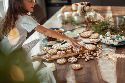 Midsection of woman preparing food on table