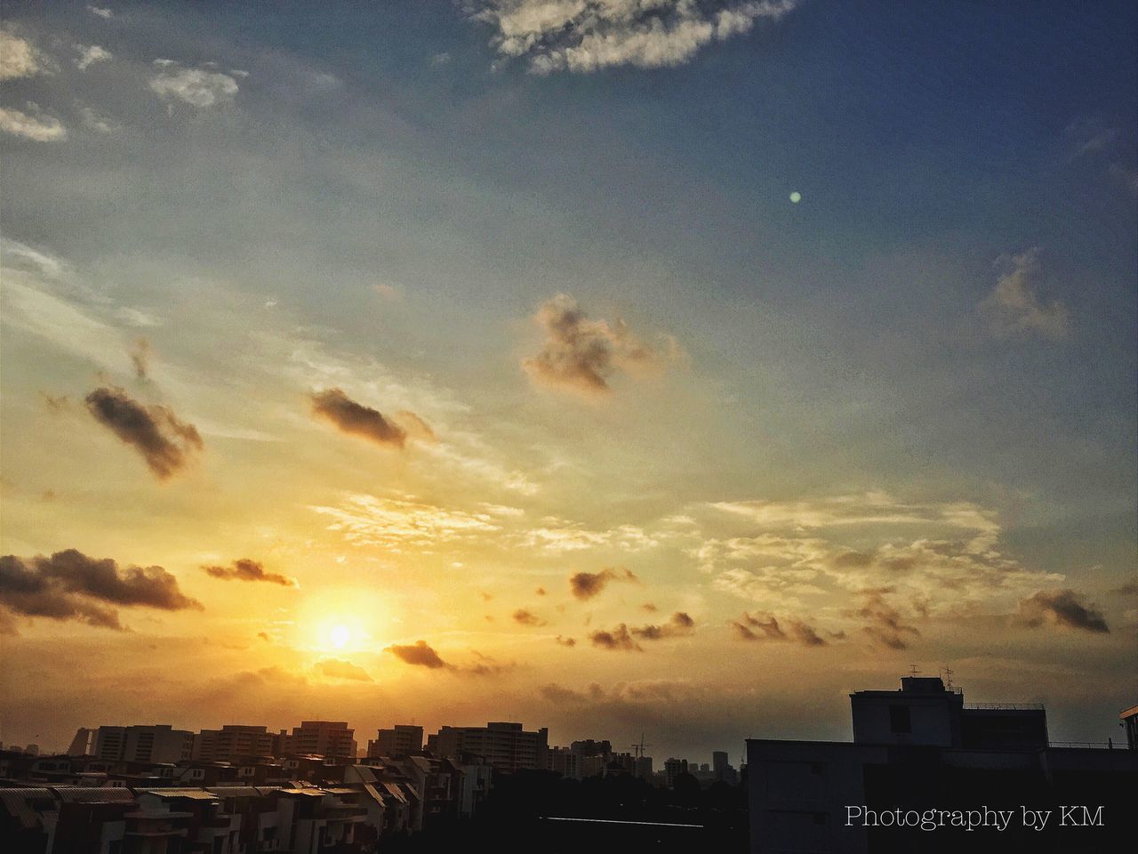 building exterior, sunset, architecture, built structure, city, cityscape, sky, orange color, silhouette, skyscraper, residential building, sun, cloud - sky, residential district, residential structure, building, urban skyline, city life, outdoors, crowded