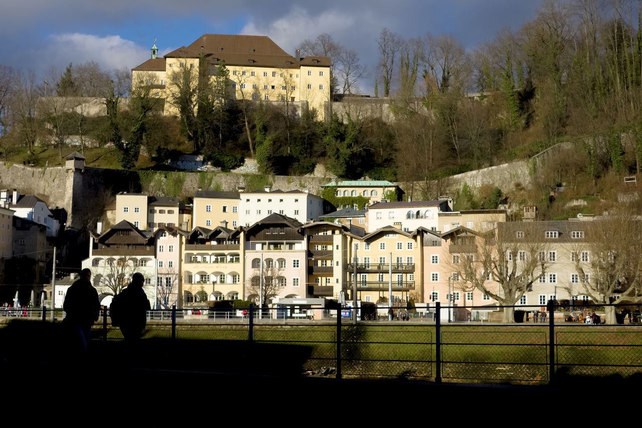 PEOPLE BY BUILDINGS IN CITY