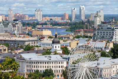Ferris wheel in the historical district of podila on kontraktova square in kyiv.