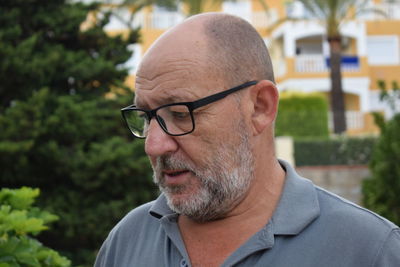 Close-up of man wearing eyeglasses