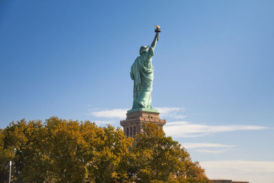 The statue of liberty from the pier to new york in autumn