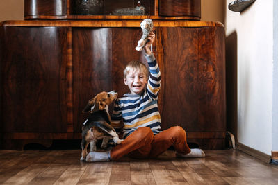Games to play with beagle puppies. how to entertain puppy and adult beagle indoors, fun ways to 