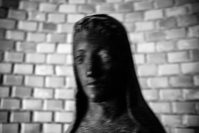 Portrait of woman against wall