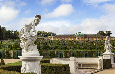 Statue against sky