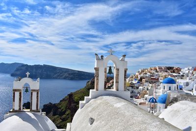 Historic building by sea against sky