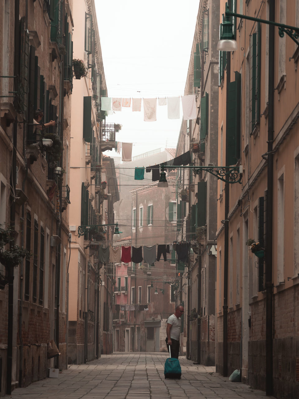 architecture, building exterior, built structure, building, residential district, city, day, the way forward, direction, street, real people, outdoors, nature, transportation, narrow, sky, window, alley, people, sunlight