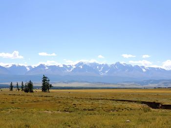 Scenic view of the field and the mountain range against the sky