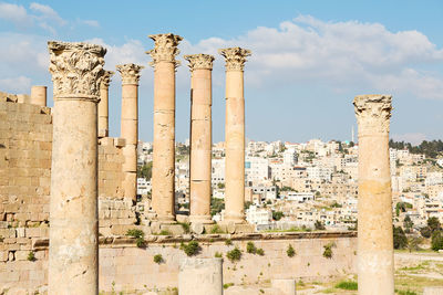 Old ruins of building against sky