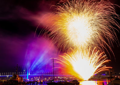 Melbourne new year celebration 2022 fireworks 