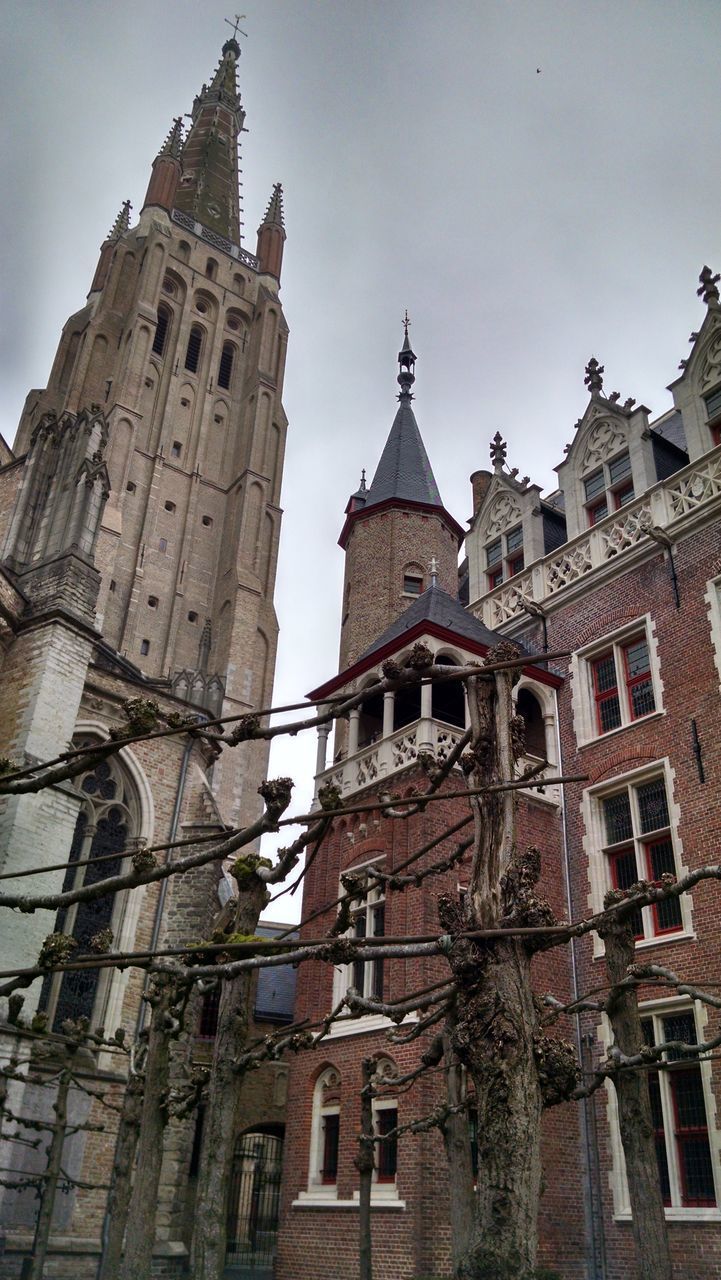 LOW ANGLE VIEW OF OLD BUILDING AGAINST SKY