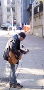 Tom the busker