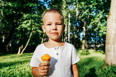 Portrait of young woman holding apple