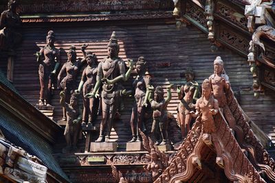 Statue of statues in a temple