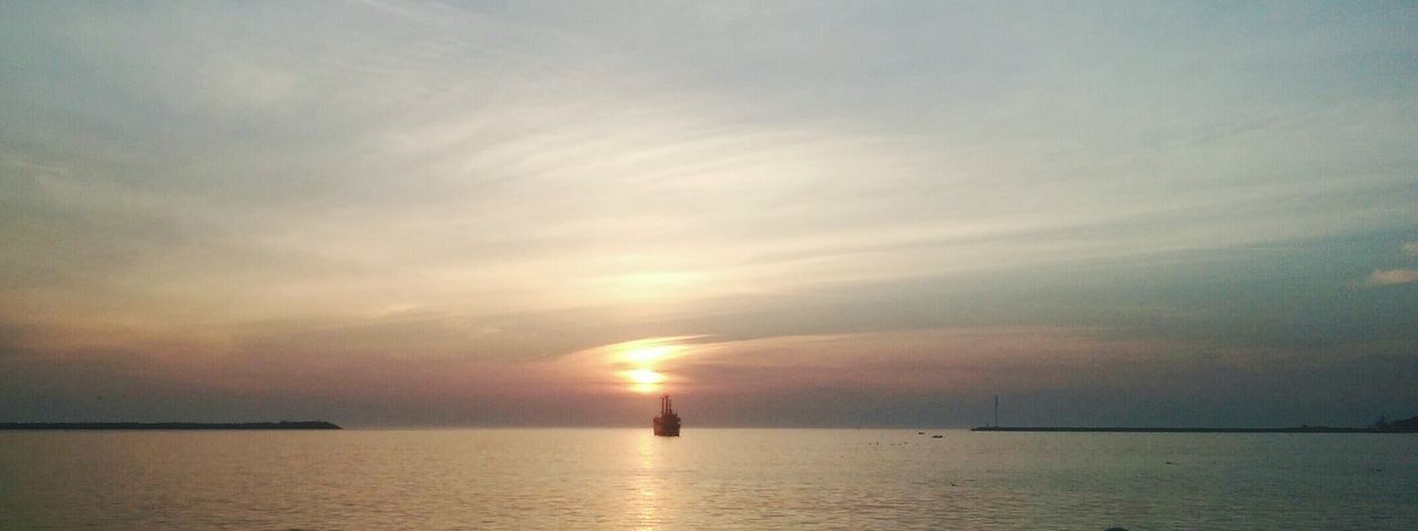 sunset, sea, sun, water, scenics, tranquil scene, waterfront, sky, horizon over water, tranquility, beauty in nature, reflection, nature, idyllic, silhouette, sunbeam, orange color, sunlight, cloud - sky, nautical vessel