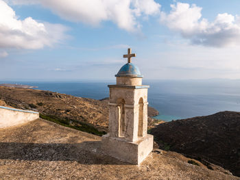 Castle by sea against sky