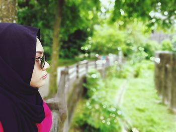 Close-up of thoughtful young woman wearing hijab looking away at park