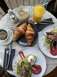 Dear breakfast - avocado toast with typisch portugues açai cream