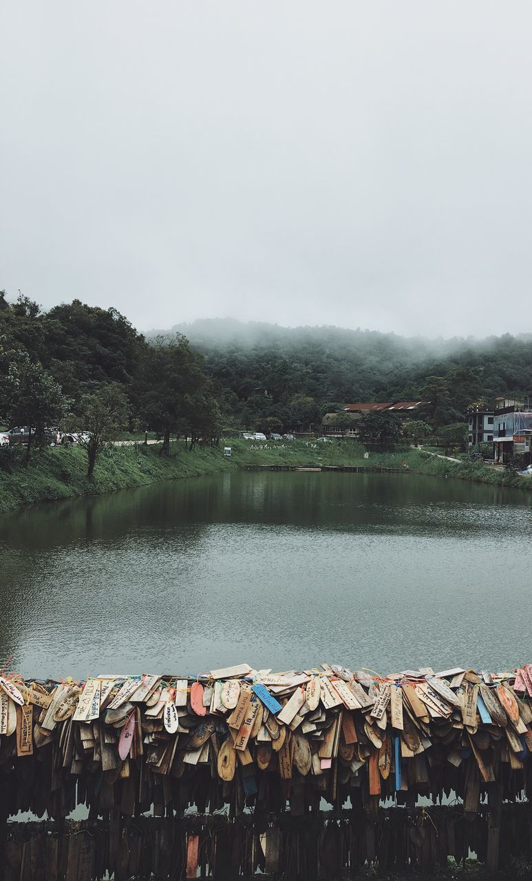 PANORAMIC VIEW OF LAKE AGAINST SKY