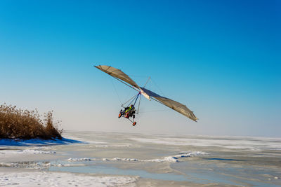 White sport hang glider on an ice field