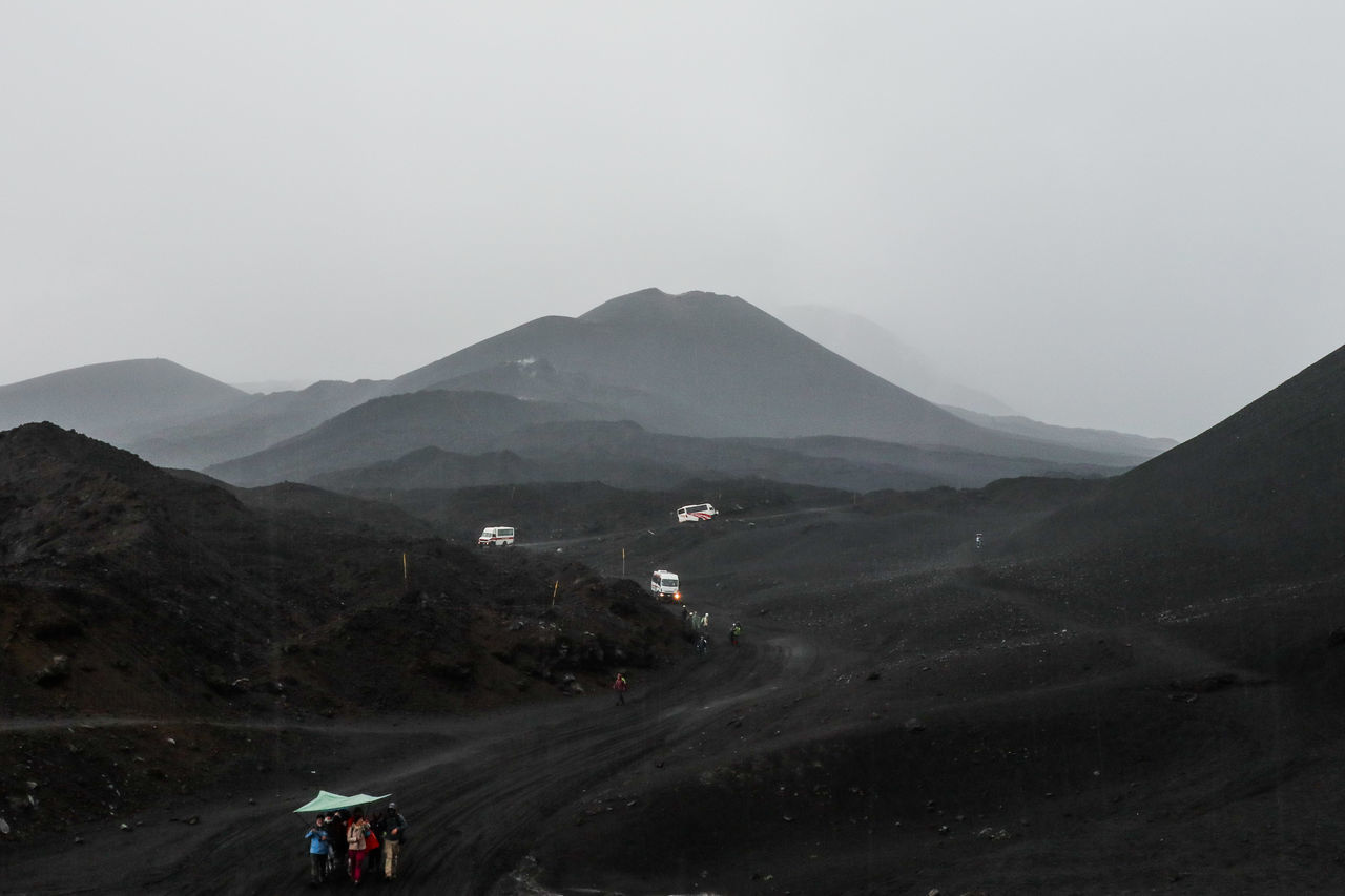 SCENIC VIEW OF ROAD BY MOUNTAINS AGAINST SKY