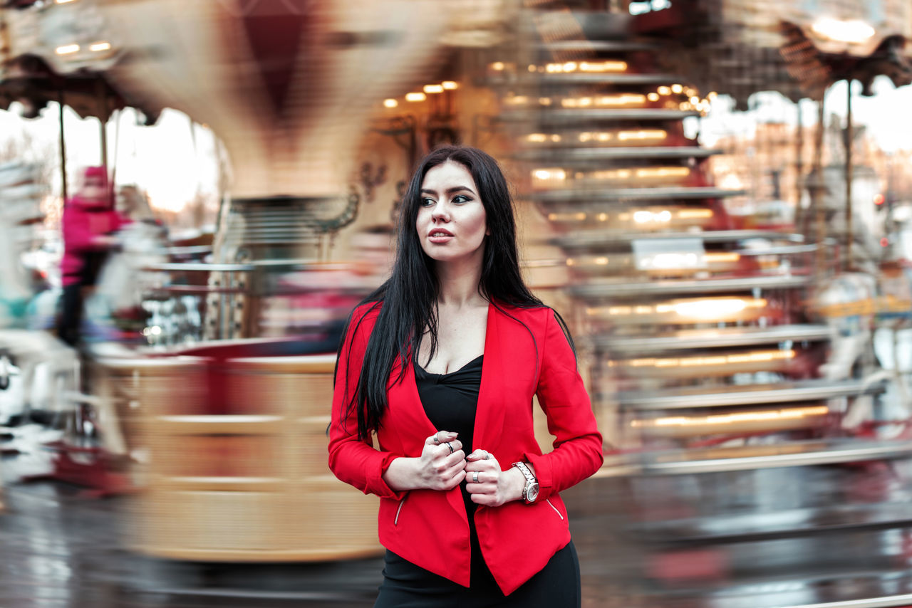 real people, one person, young adult, lifestyles, front view, standing, young women, casual clothing, focus on foreground, leisure activity, day, indoors