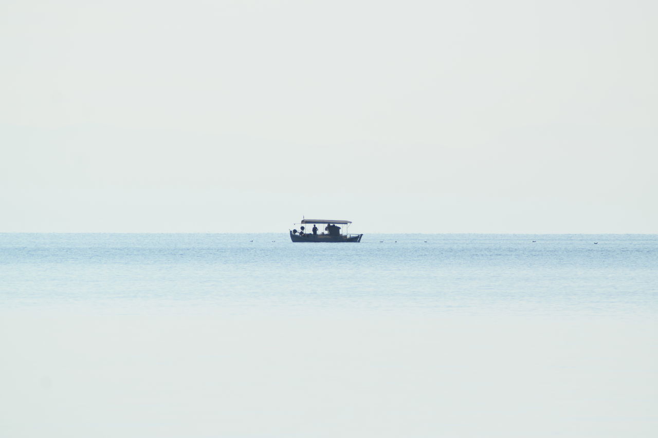 SCENIC VIEW OF SAILBOAT SAILING ON SEA AGAINST CLEAR SKY