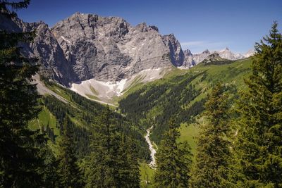 Panoramic trail eng, ahornboden, view to  lalidererwände