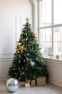 Decorated christmas tree at home living room