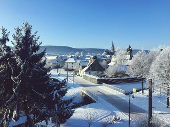 Aerial view of snow covered houses against sky