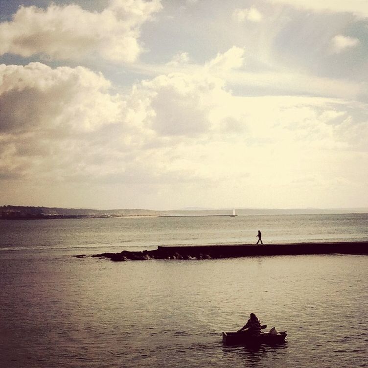 sea, water, horizon over water, sky, tranquil scene, tranquility, scenics, beauty in nature, waterfront, cloud - sky, nature, silhouette, men, rippled, leisure activity, lifestyles, cloud, idyllic