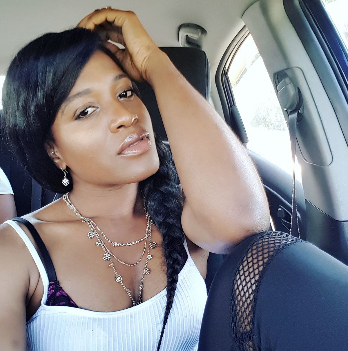 PORTRAIT OF BEAUTIFUL YOUNG WOMAN SITTING IN CAR