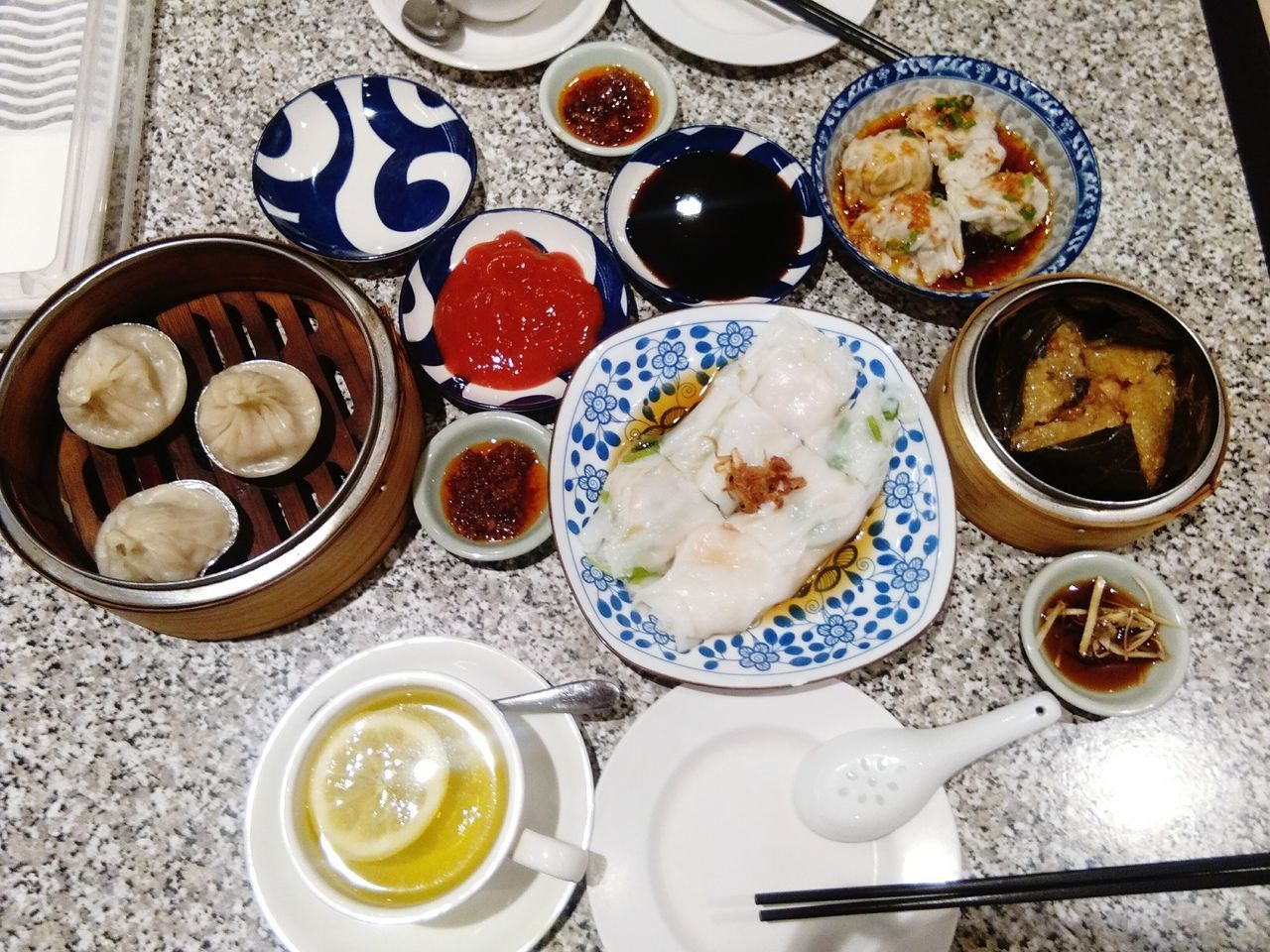 HIGH ANGLE VIEW OF BREAKFAST IN BOWL ON TABLE