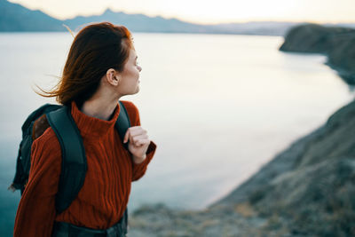 Young woman looking at sea