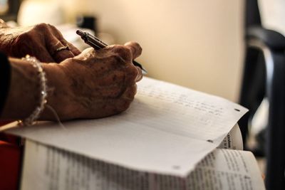 Close-up of woman hand