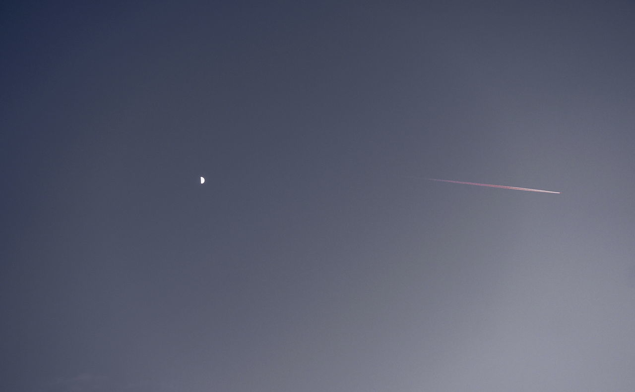 LOW ANGLE VIEW OF VAPOR TRAIL AGAINST CLEAR SKY
