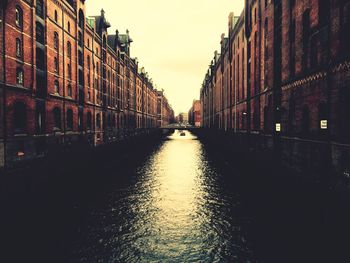 Elbe river amidst buildings in city