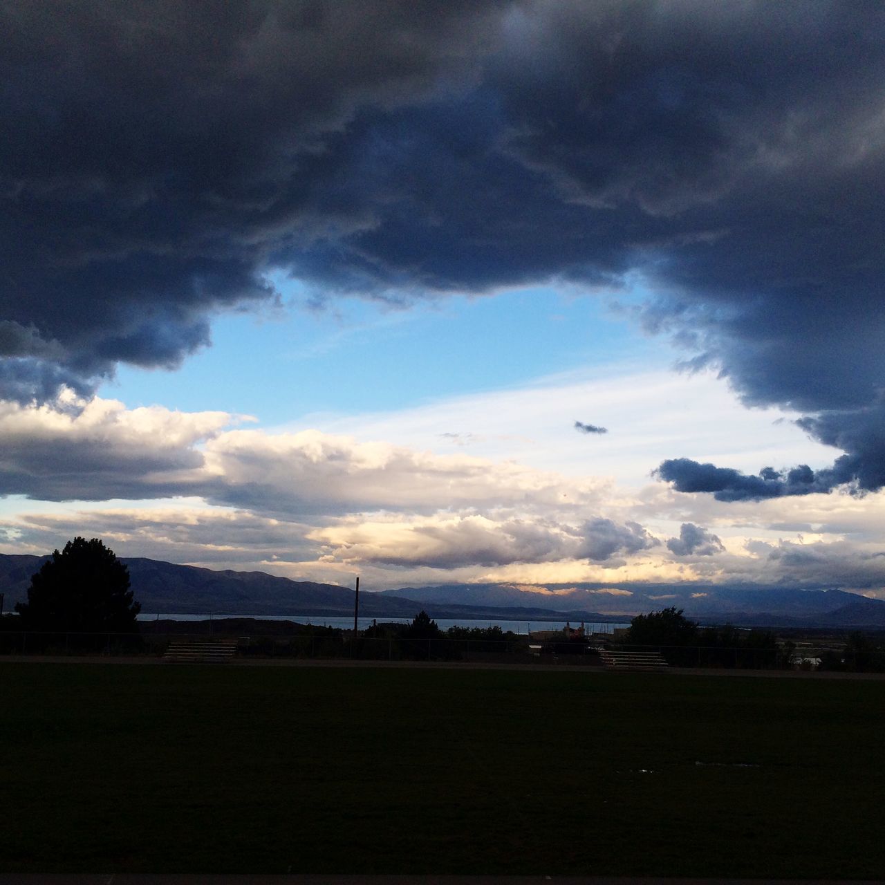 sky, cloud - sky, landscape, cloudy, tranquil scene, field, scenics, tranquility, beauty in nature, cloud, nature, tree, weather, grass, idyllic, overcast, outdoors, rural scene, horizon over land, dusk