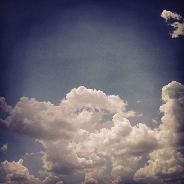 sky, low angle view, cloud - sky, beauty in nature, tranquility, sky only, scenics, nature, tranquil scene, blue, cloudscape, cloud, cloudy, white color, backgrounds, idyllic, outdoors, day, majestic, no people