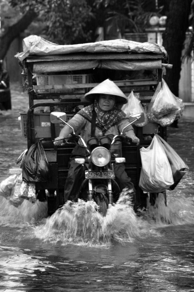 Jakarta kebanjiran tetap semangat....!!!